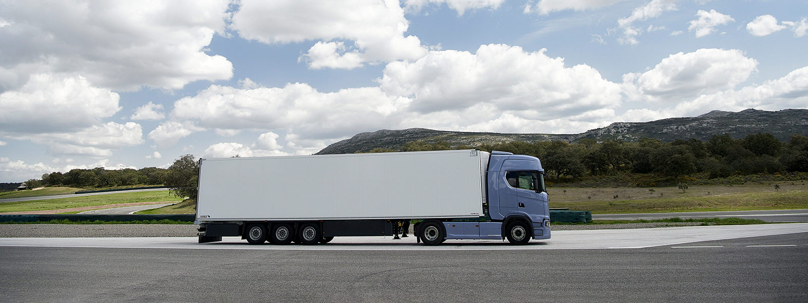 Scania S 730 4×2 tractor with refrigerated box: ©Gustav Lindh 2016