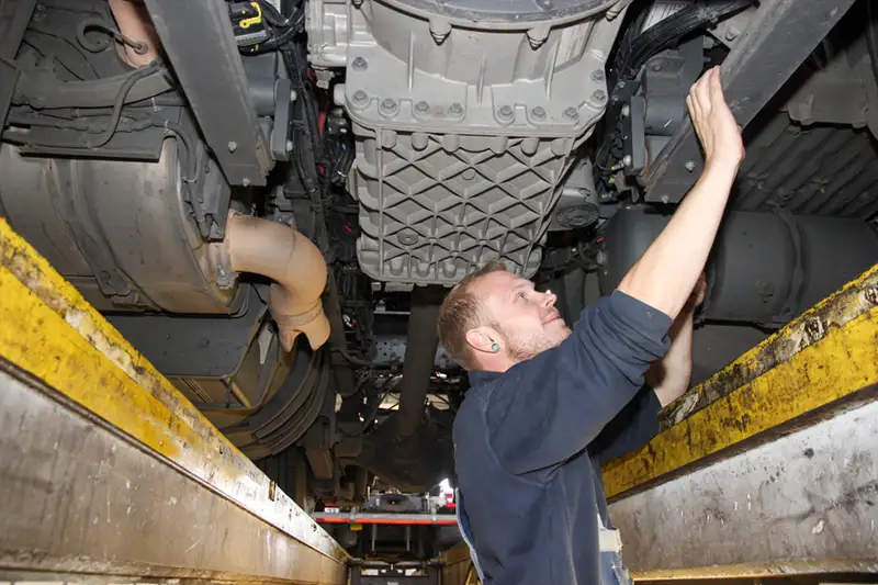 Wartung & Reparatur LKW